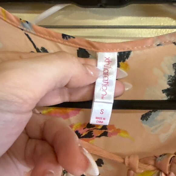 Xhilaration Peach Floral Women Blouse S Ruffled Short Sleeve Lightweight Polyest - Picture 3 of 6